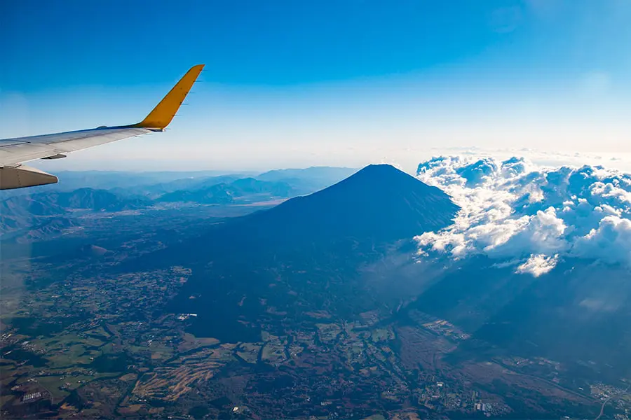 FDAの富士山遊覧飛行と大井川鐵道で静岡の絶景を周遊！ 絶景を逃さないポイントを伝授します【空旅編】 | 静岡観光ふじそらトラベル